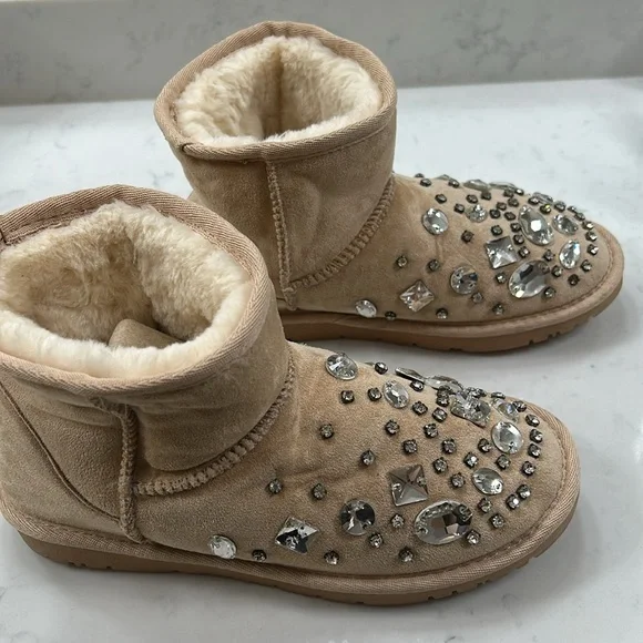 AZALEA WANG Gorgeous Blinged out UGG style boot size 8 NWOB - Picture 4 of 10